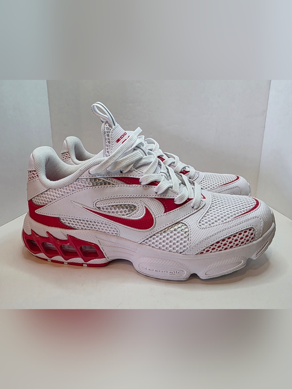 Nike Air Zoom Fire White & Red Size 9W.